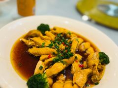 -黄浦江游览十六铺3号码头网红自助餐