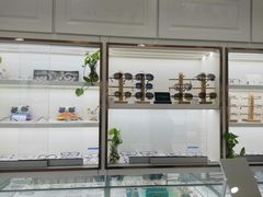 -翰佐蔡司小乐圆·依视路星趣控·暴龙眼镜折扣店