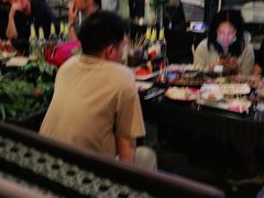 -何师烧烤·香辣蟹·川菜·30年老品牌(太古里旗舰店)