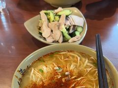 -亮亮面馆(经六路店)