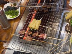 -哈尔滨小酒馆·鲜肉现穿自助烧烤(康新花园店)