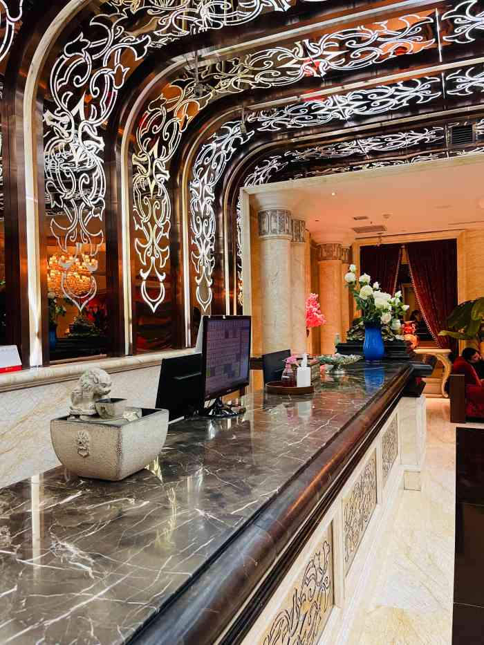 马迭尔商务会馆(中央大街店)-"汗蒸写的24小时但是晚上12点就开始赶人