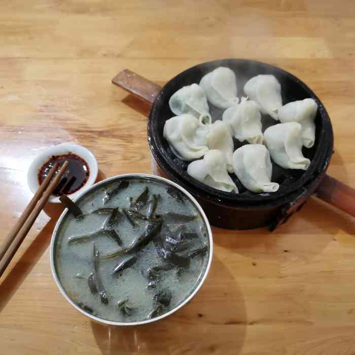 穆师蒸饺专卖"这家蒸饺真的很好吃,饺子皮跟东北饺子的饺.