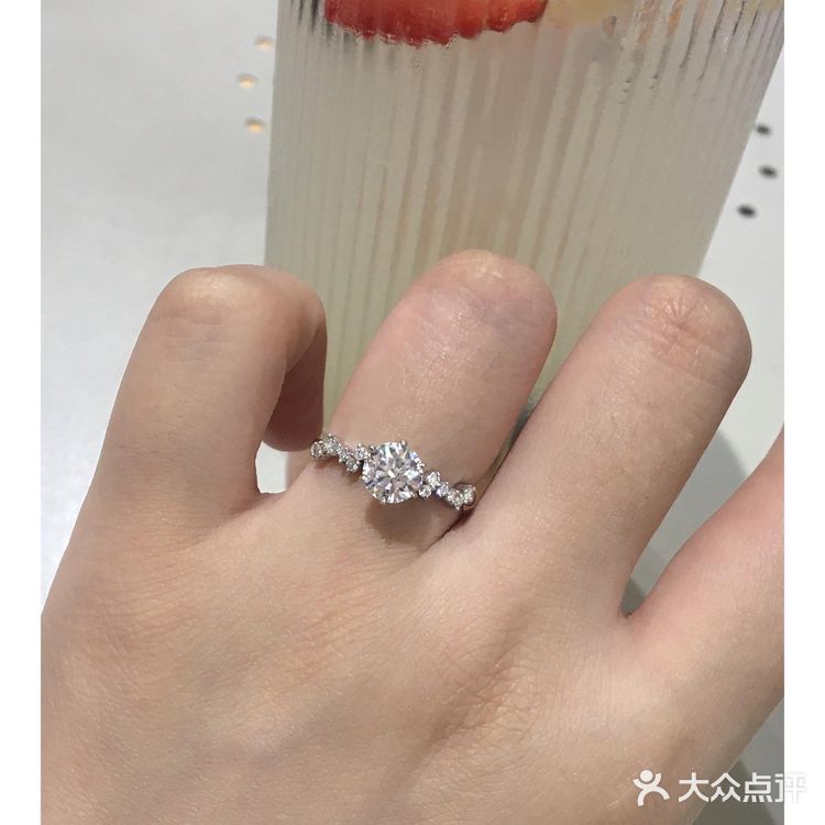 女孩们的梦中情戒就长这样吧✅