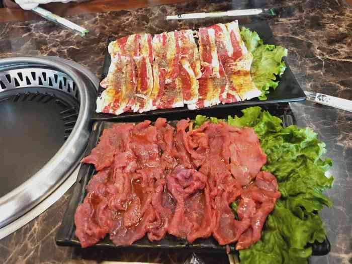 老黄牛烤肉冷面店-"门口可以说毫无特色了,可能是之前有市容市.