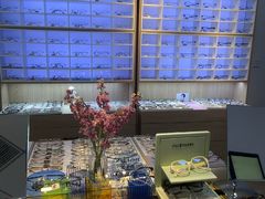 -天空之镜眼镜店蔡司依视路配镜授权零售店(望京颐堤港店)