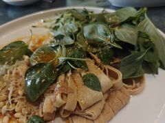 小豆芽拌荆芥-郑州烤鸭总店