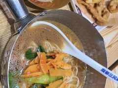 -魔都三兄弟酸辣粉·蘸卤炸串(虹桥万科店)