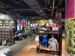 -阿迪达斯(百联徐汇商业广场运动旗舰店)