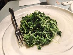 鸡油炒豆苗-老船坞水上餐厅(亚洲大酒店  东四十条店)