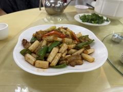 酸藕带炒牛肉-吉莲利苑海鲜酒家(珠海拱北29年老字号店)