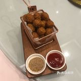 菜品价格合适 有包间 环境很好 菜单也有英文