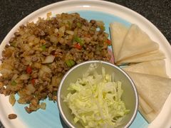 羊肉配手工卷饼-丝路金桃·新疆菜(徐汇店)