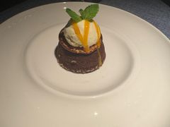 熔岩巧克力蛋糕佐香草冰淇淋-弦月窗LUNETTE BY AMANDA(复兴路店)