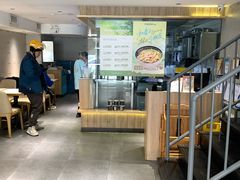 -灵芝妹子海鲜米线(劳动公园店)
