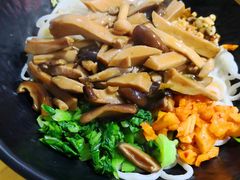 鲍汁菌菇拌面-两勺子一碗口水鸡拌面