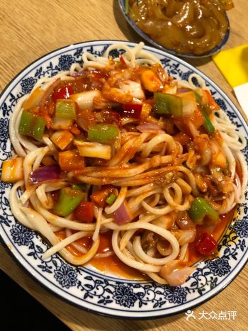 今天中午又去了这个拉面馆，因为师弟是拉面馆的托