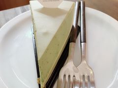 抹茶渐变慕斯-彳亍咖啡·这里(水湾路店)