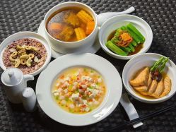 -莲芯花月子会所