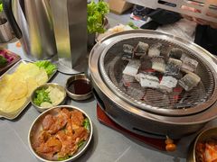 -围炉肉舍•炭烤活鳗•丹东海鲜烤肉(步行街店)