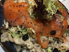 烟熏三文鱼杂菌沙拉-BE BRIGHT KITCHEN(正佳广场店)