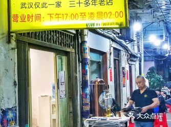 我猜肯定有不少人跟老板提建议，锅底不辣