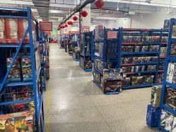 -逝水玩具折扣店