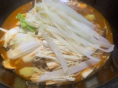 筋头巴脑笨鸡排骨锅-东北农家院·铁锅炖(莘庄店)