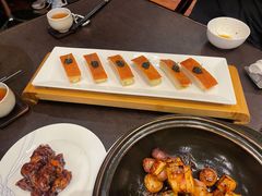 鱼子酱配脆皮烤乳猪-广州文华东方酒店·江-由辉师傅主理