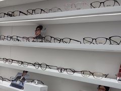 -美式眼镜·授权蔡司.依视路.尼康.豪雅.明月(南翔印象城店)