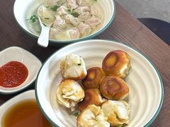 刚出炉的生煎包-赵宝美煎包店