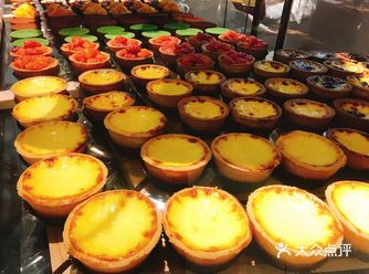 今天去买了传闻已久的网红蛋挞,巨型蛋挞,别说