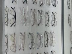 -翰佐蔡司小乐圆·依视路星趣控·暴龙眼镜折扣店