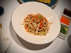 捞起皇帝鲑鱼皮-丽轩中餐厅(广州丽思卡尔顿酒店)