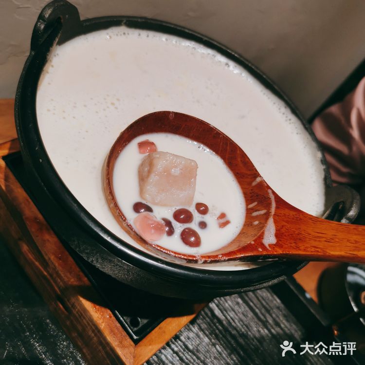    奶茶店也“玩火”[疑问]奶茶plus火锅，双倍的快落