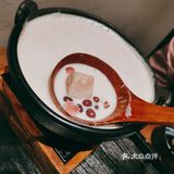    奶茶店也“玩火”[疑问]奶茶plus火锅，双倍的快落