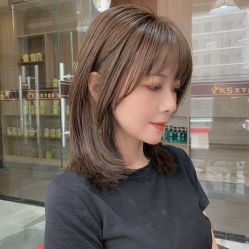 -天下皇剪新潇洒美容美发