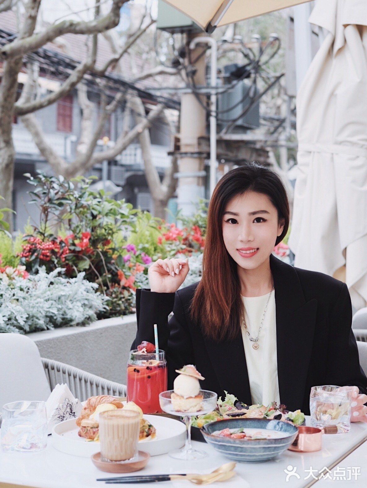 一般蓝色 但是我们吃了2口就觉得太甜了