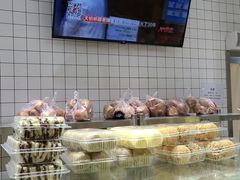 面包甜点陈列柜-白玉兰食品甜凤店(合生汇店)