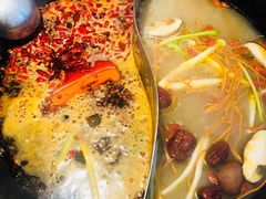鸳鸯锅-董眼镜火锅(洪崖洞总店)