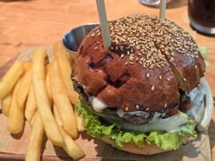 -三勾JJJ Burger&Coffee(梅溪湖店)