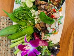 -Chom Cafe and Restaurant