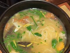 -银米·云南传统过桥米线(双廊黑金冠店)
