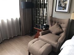 -武汉光谷广场杨家湾地铁站怡程酒店