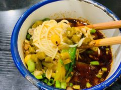 酸豇豆肉沫面-山城盅盅面