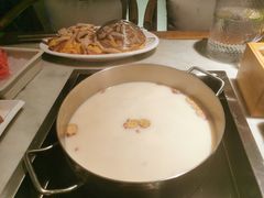 -尚尚仙·酸汤猪手·猪肚鸡火锅(华联万柳购物中心店)