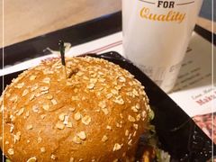 -The Habit Burger Grill 哈比特汉堡(复兴soho店)