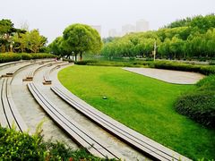 -亮马河大厦停车场