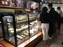 面包甜点陈列柜-星巴克臻选(广州太古汇店)