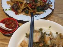 -牛八宝桂林米粉(八里庄店)